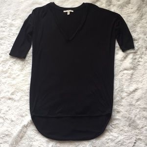 EXPRESS One-Eleven black quarter sleeve V-neck top